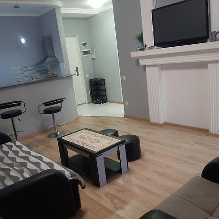 Apartment White Magnolia 巴统 外观 照片
